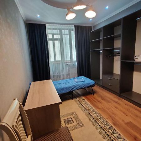 Комната В 4Х Комнатной Квартире 알마티 외부 사진