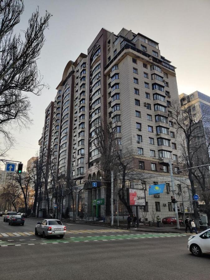 Комната В 4Х Комнатной Квартире 알마티 외부 사진
